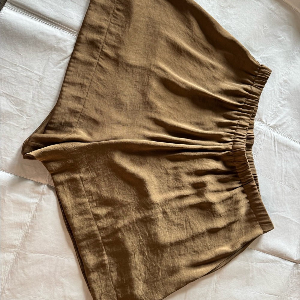 Vince Tan Elastic Waist Shorts